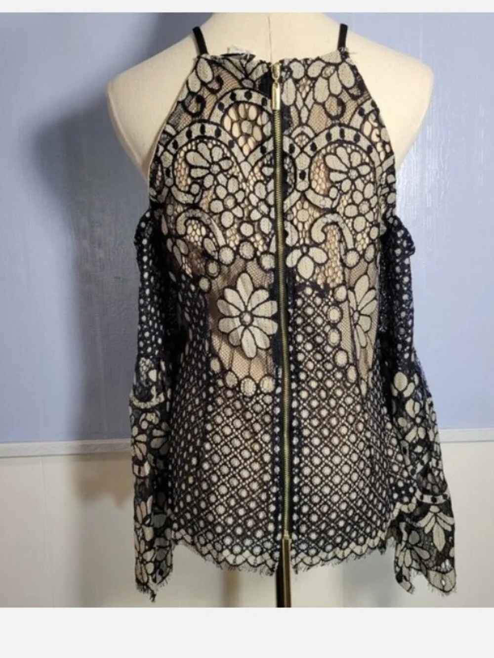 VENUS Black Lace Cold Shoulder Top Size 6 Off-Shoulder Nude Black Lace Medium